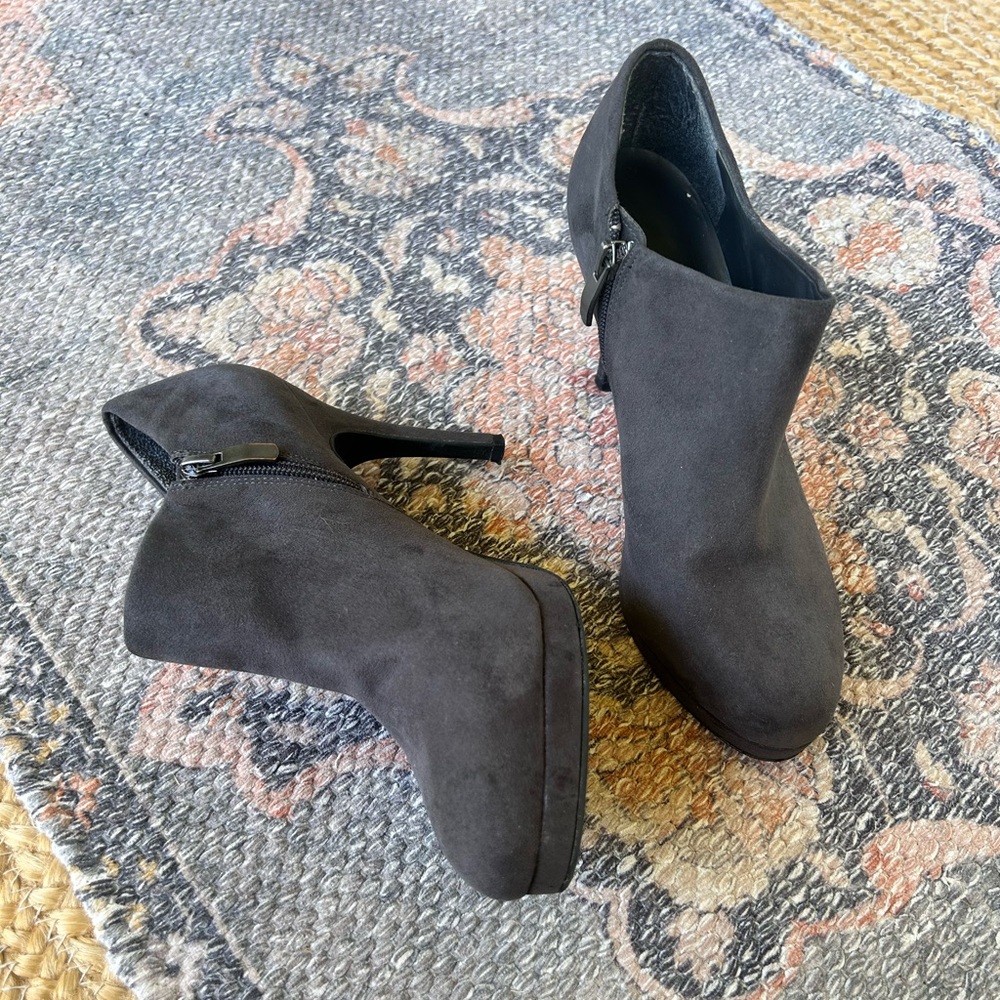 Liz Claiborne Charcoal Heeled Boots